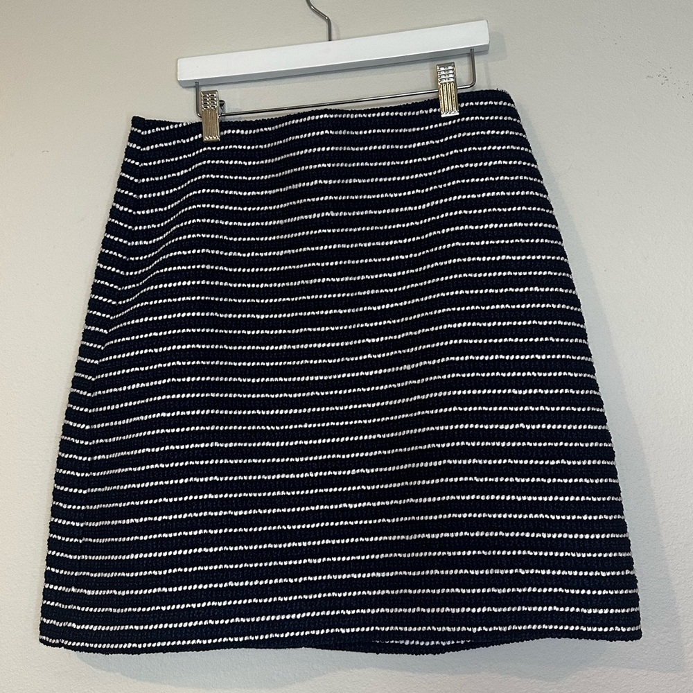 Navy and white stripe tweed‎ J.Crew size 6 women’s pencil skirt.